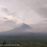 Gunung Semeru Erupsi Tiga Kali dalam Dua Jam Pagi Ini, Status Siaga