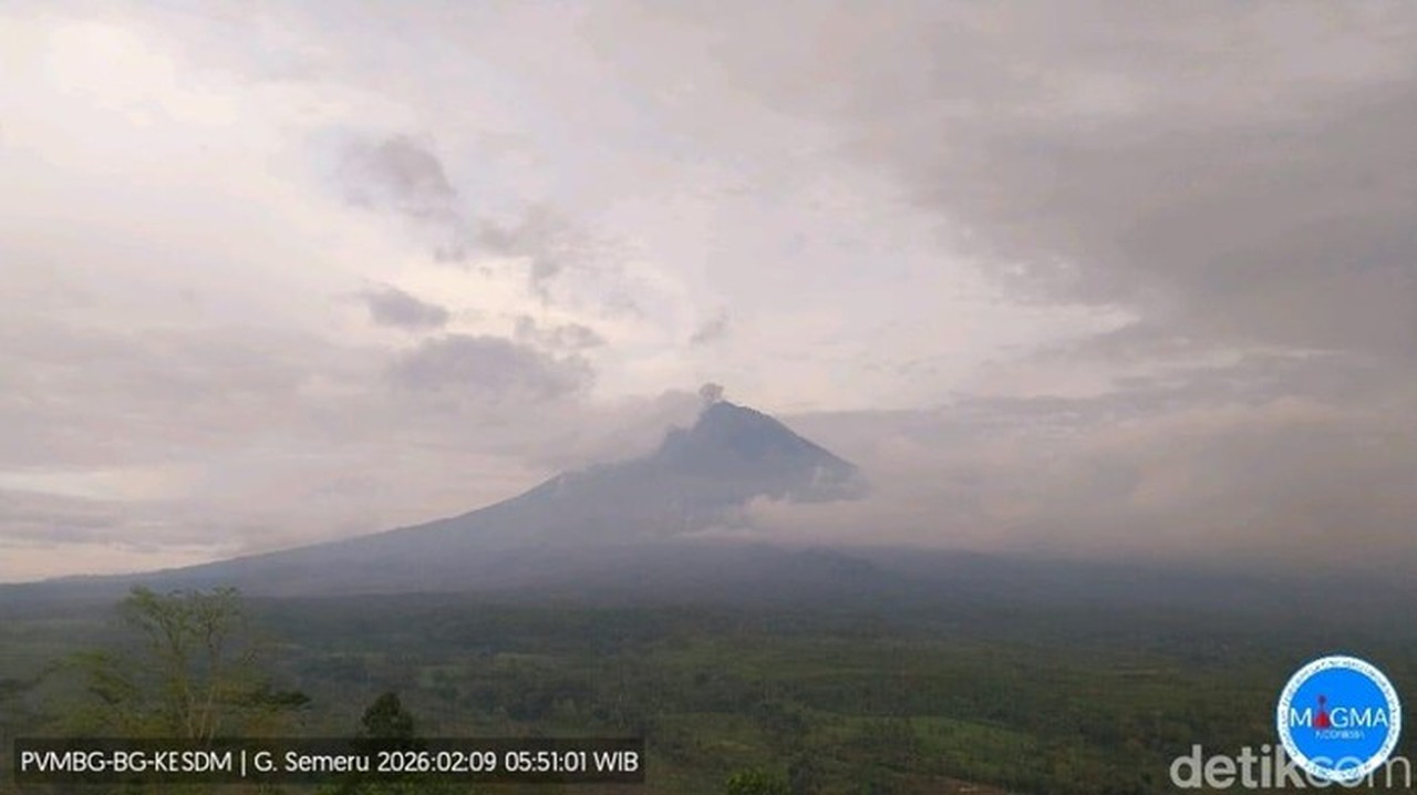 Gunung Semeru Erupsi Tiga Kali dalam Dua Jam Pagi Ini, Status Siaga Gunung Semeru Erupsi Tiga Kali dalam Dua Jam Pagi Ini, Status Siaga