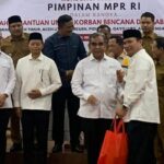 Pimpinan MPR Serahkan 30 Ribu Paket Bantuan untuk Korban Banjir Aceh
