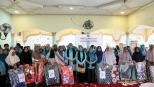 Ketua Umum TP PKK Tri Tito Karnavian Salurkan Bantuan untuk Korban Banjir Bandang di Bireuen