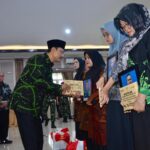 Mensos Serahkan Santunan Duka Rp 345 Juta untuk 23 Prajurit TNI AL Korban Longsor Cisarua