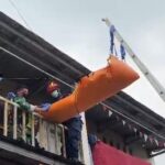 Mayat Pria Ditemukan di Kontrakan Bogor, Evakuasi Dramatis dari Lantai Dua