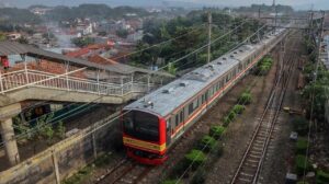 Gangguan KRL Jakarta-Bogor: Asap Mengepul, Perjalanan Terbatas Hingga Depok