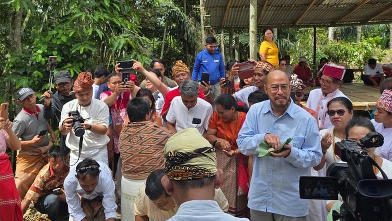 Pandji Pragiwaksono Jalani Ritual Permohonan Maaf ke Leluhur Toraja Usai Sidang Adat