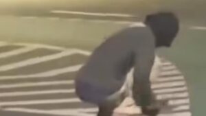 Sosok Bertopeng Viral Bongkar ‘Mata Kucing’ Jalan Cawang, Polisi Lakukan Pendalaman