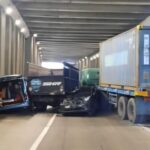 Truk Trailer Tabrak 6 Kendaraan di Underpass Tol Jagorawi, Tak Ada Korban Jiwa