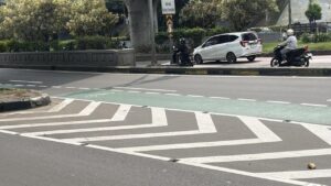 Sosok Bertopeng Bongkar ‘Mata Kucing’ Underpass Cawang, Polisi Lakukan Pendalaman