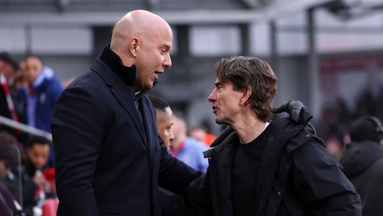 Arne Slot dan Thomas Frank Masuk Bursa Pelatih Premier League yang Terancam Dipecat