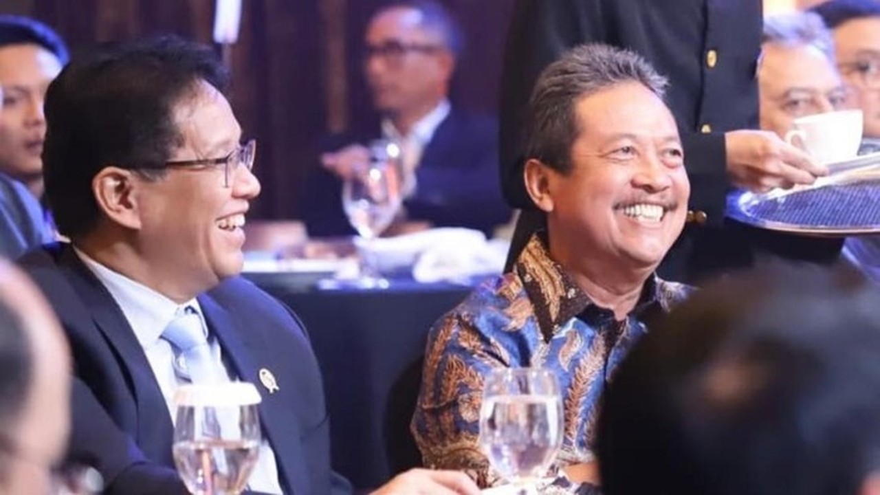 Menteri Trenggono Pamer Foto Bersama Purbaya Yudhi Sadewa Usai Adu Argumen Anggaran Kapal