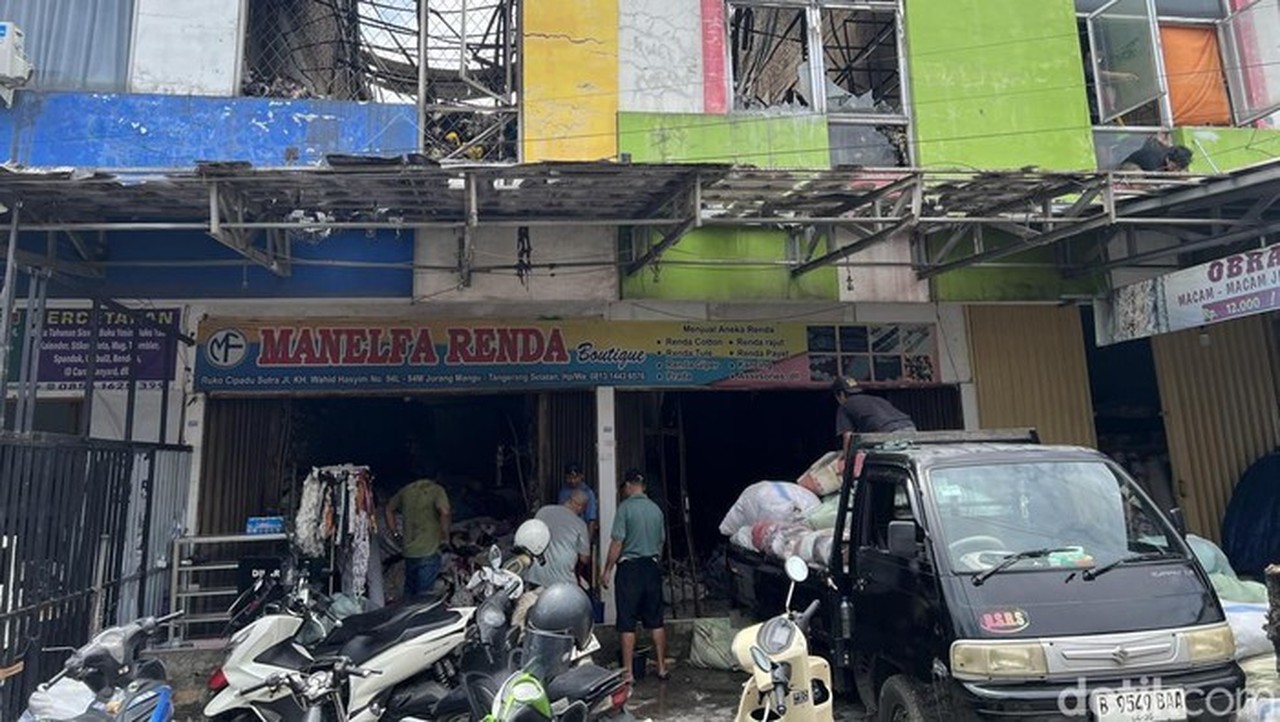 Korban Kebakaran Cipadu Tangsel Selamatkan Dagangan Tekstil Senilai Miliaran Rupiah