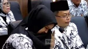 Guru Honorer Curhat ke DPR: Pulang Mengajar Harus Antar Jemput Laundry Demi Sesuap Nasi