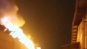 Pabrik Cat di Cikupa Tangerang Terbakar Hebat, Asap Hitam Membubung Tinggi