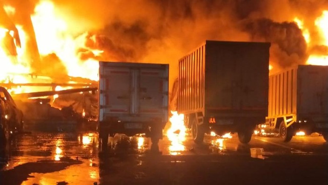 Pabrik Cat di Cikupa Tangerang Terbakar Hebat, Diduga Akibat Korsleting Listrik