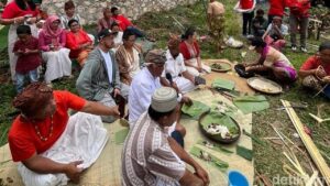 Pandji Pragiwaksono Jalani Ritual Adat Toraja, Santap Hidangan Persembahan Leluhur