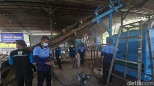 Menteri Imigrasi Kagum Mesin Olah Sampah di Nusakambangan Dirakit Narapidana