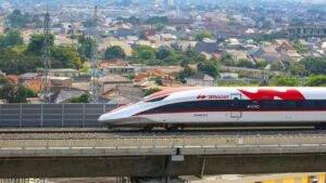 Jadwal Kereta Cepat Whoosh Disesuaikan Selama 22 Hari Akibat Pemindahan Kabel SUTT