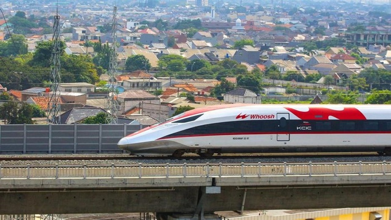 Jadwal Kereta Cepat Whoosh Disesuaikan Selama 22 Hari Akibat Pemindahan Kabel SUTT