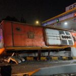 Bus Pariwisata Terguling di GT Waru Surabaya, 16 Penumpang Luka-Luka