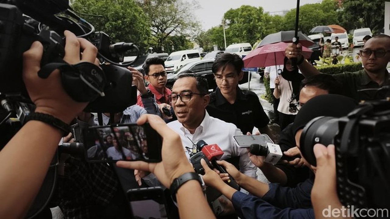 Prabowo Panggil Menteri, Fokus Rapat: Pengolahan Mikro Sampah Jadi Pasir Aspal Prabowo Panggil Menteri, Fokus Rapat: Pengolahan Mikro Sampah Jadi Pasir Aspal