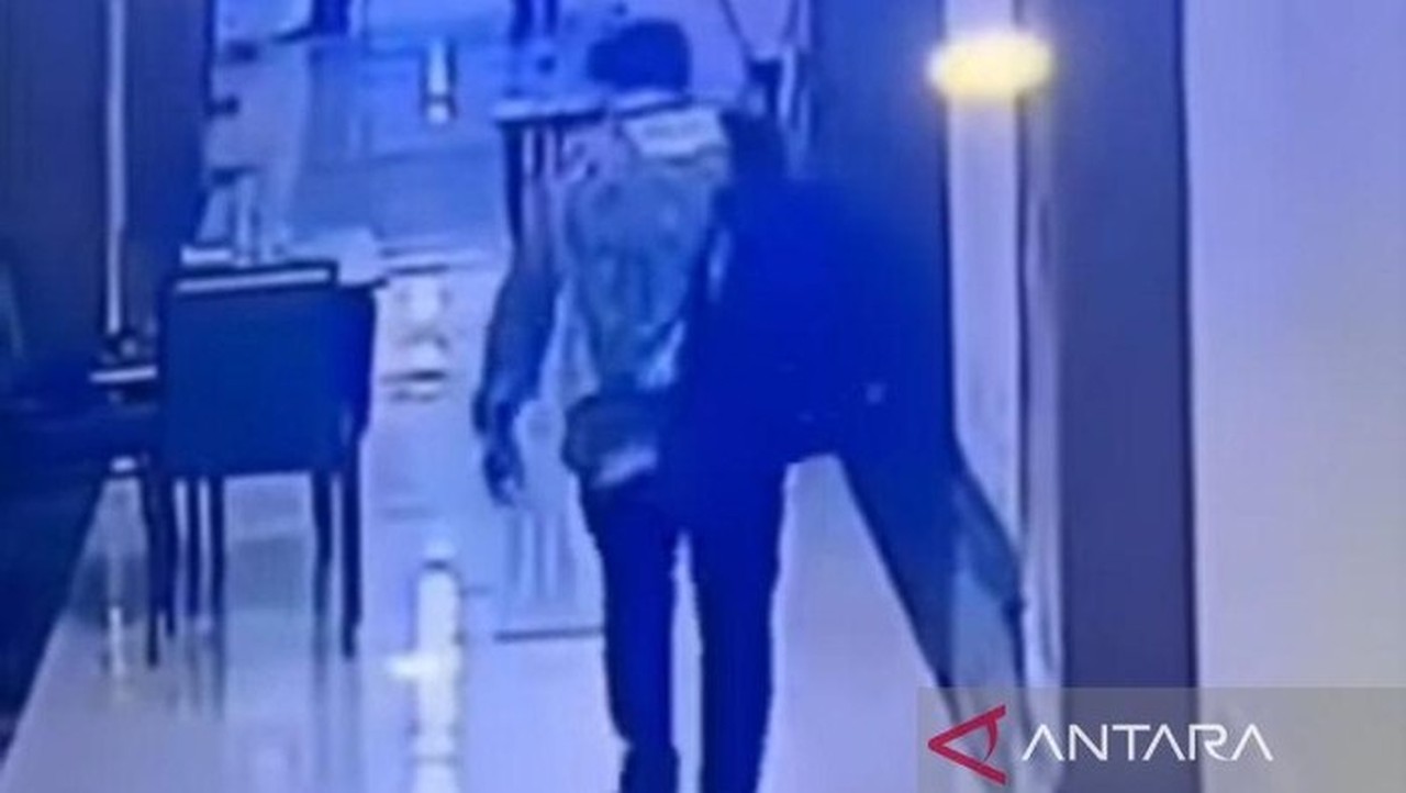 Pria Ber-Lanyard Curi Laptop di Hotel Bintang 5 Jakarta, Diduga Beraksi di Tiga Lokasi