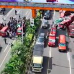 Sopir Angkot Bekasi Demo Tutup Jalan Protes Operasional Bus Trans Beken