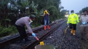 Depresi Pasca-Ibu Meninggal, Pemuda di Madiun Tewas Tertabrak Kereta Api