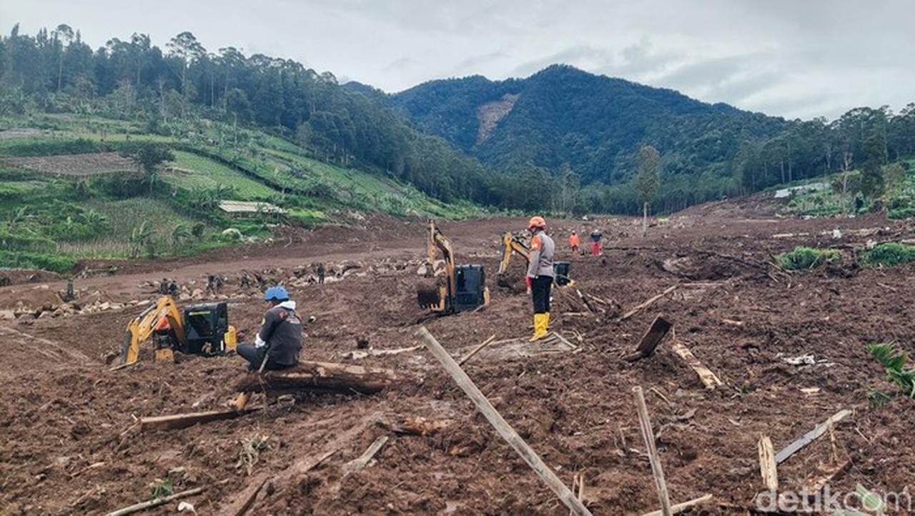 Longsor Cisarua: 78 Jasad Ditemukan, Tim SAR Masih Cari 2 Korban Hilang