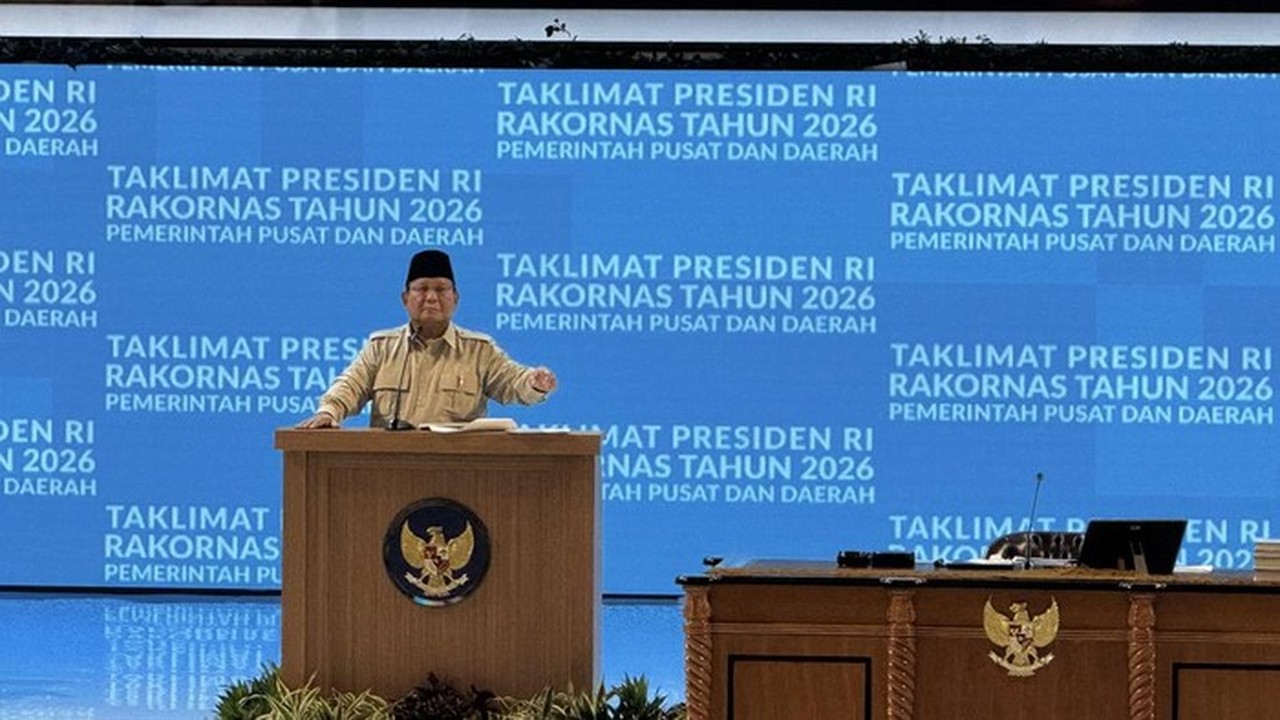 Prabowo Subianto Berkelakar Soal Kacamata: Saya Sudah Memenuhi Syarat Lansia