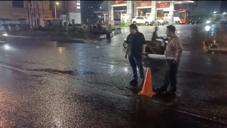 Jalan Berlubang di Ciputat Ancam Keselamatan Pengendara, Polisi Pasang Traffic Cone