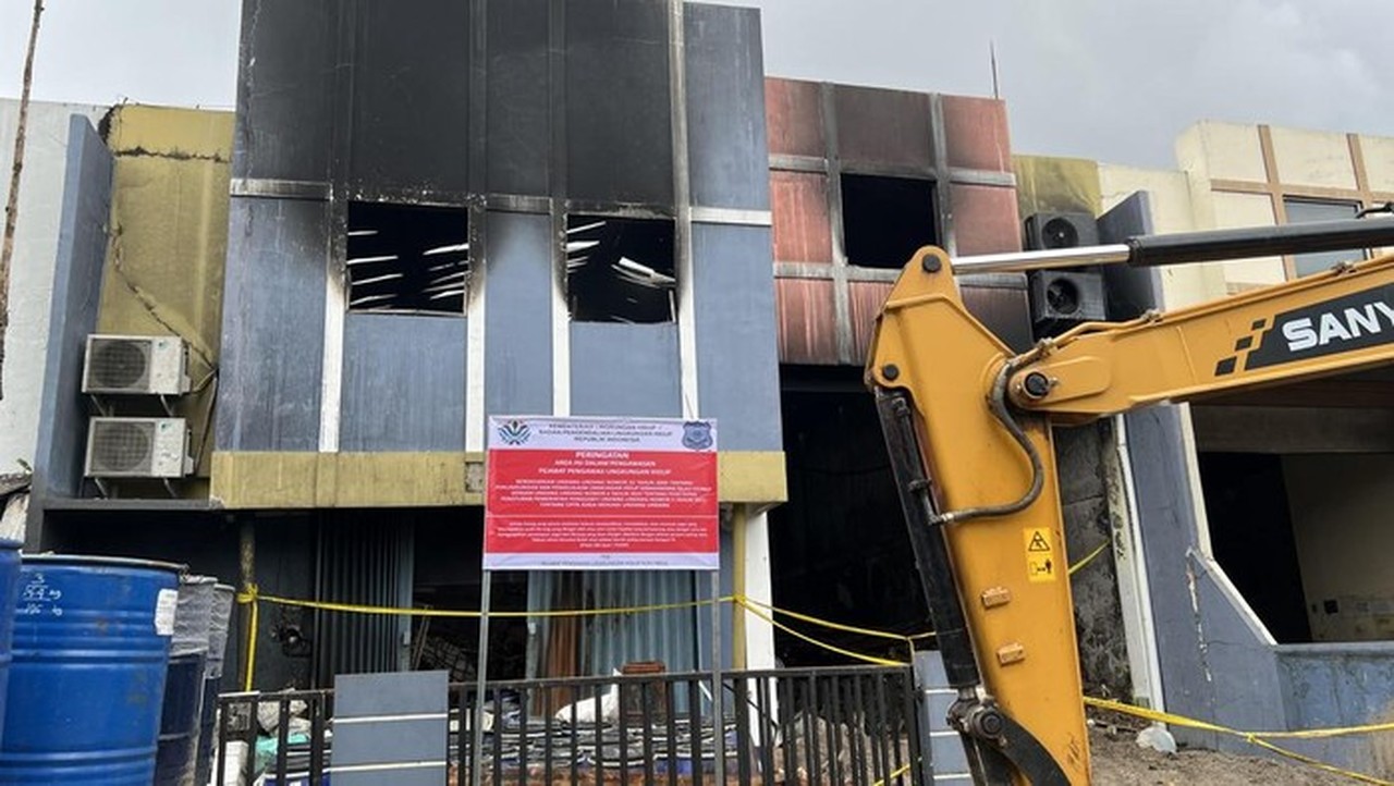 Gudang Pestisida Terbakar di Tangsel, Polisi Pasang Garis Pembatas dan KLH Pasang Plang Pengawasan