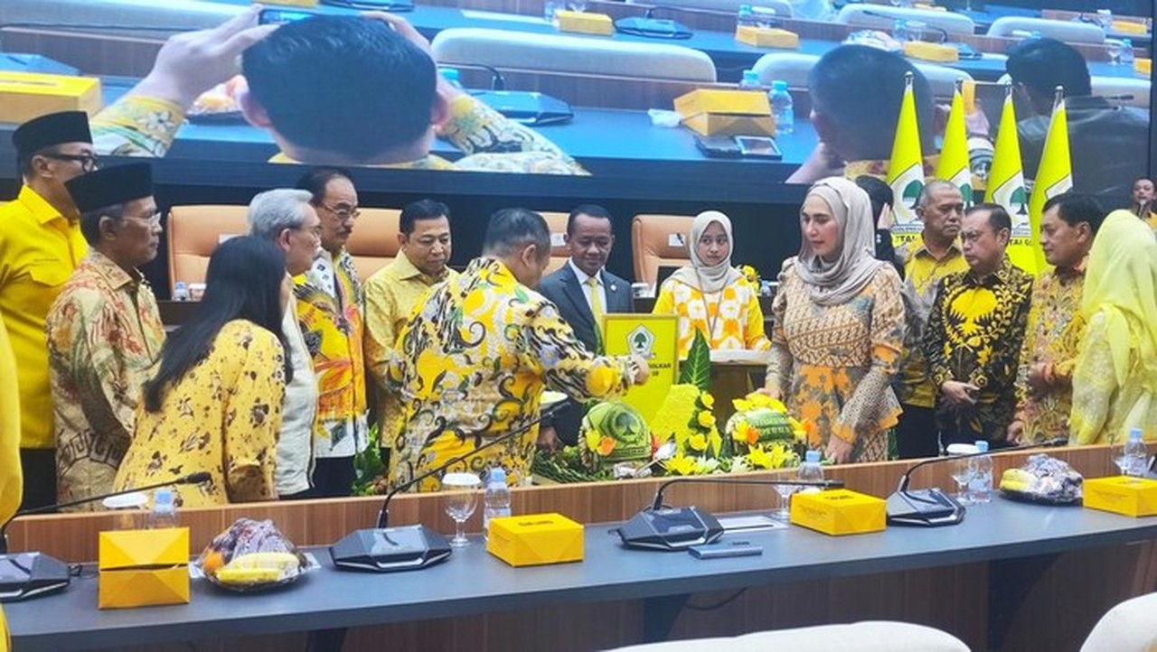 Bahlil Lahadalia Hadiri HUT Fraksi Golkar di DPR, Setya Novanto Turut Hadir