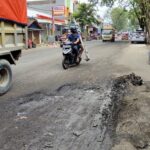 Jalan Rusak Berat 200 Km di Lebak Banten Hambat Akses Warga dan Ekonomi