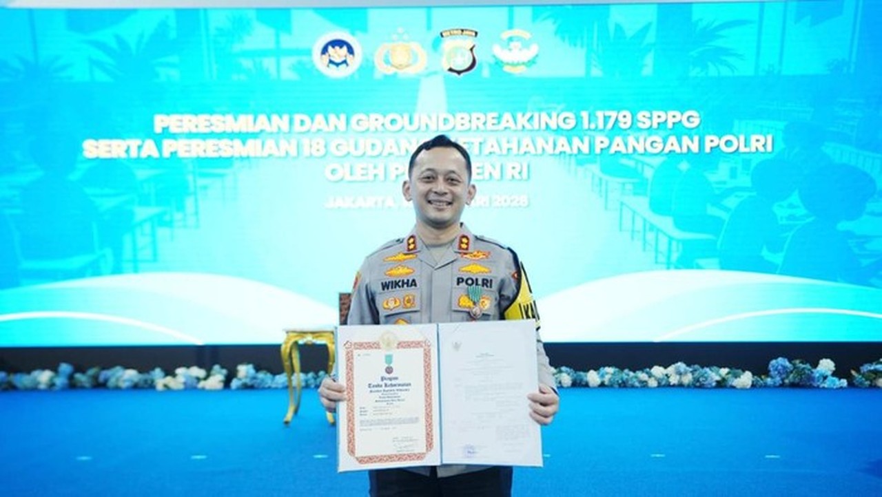 Kapolres Bogor AKBP Wikha Ardilestanto Raih Satyalancana Wira Karya dari Presiden Prabowo