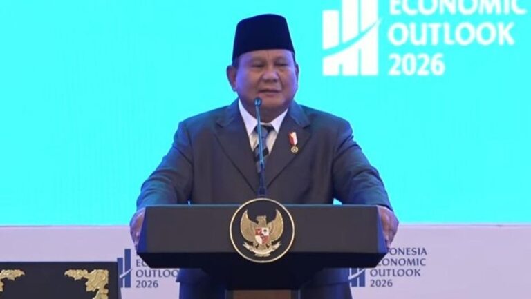 Prabowo Berkelakar: Perlu Sedikit Otoriter untuk Berantas Koruptor di Era Demokrasi?