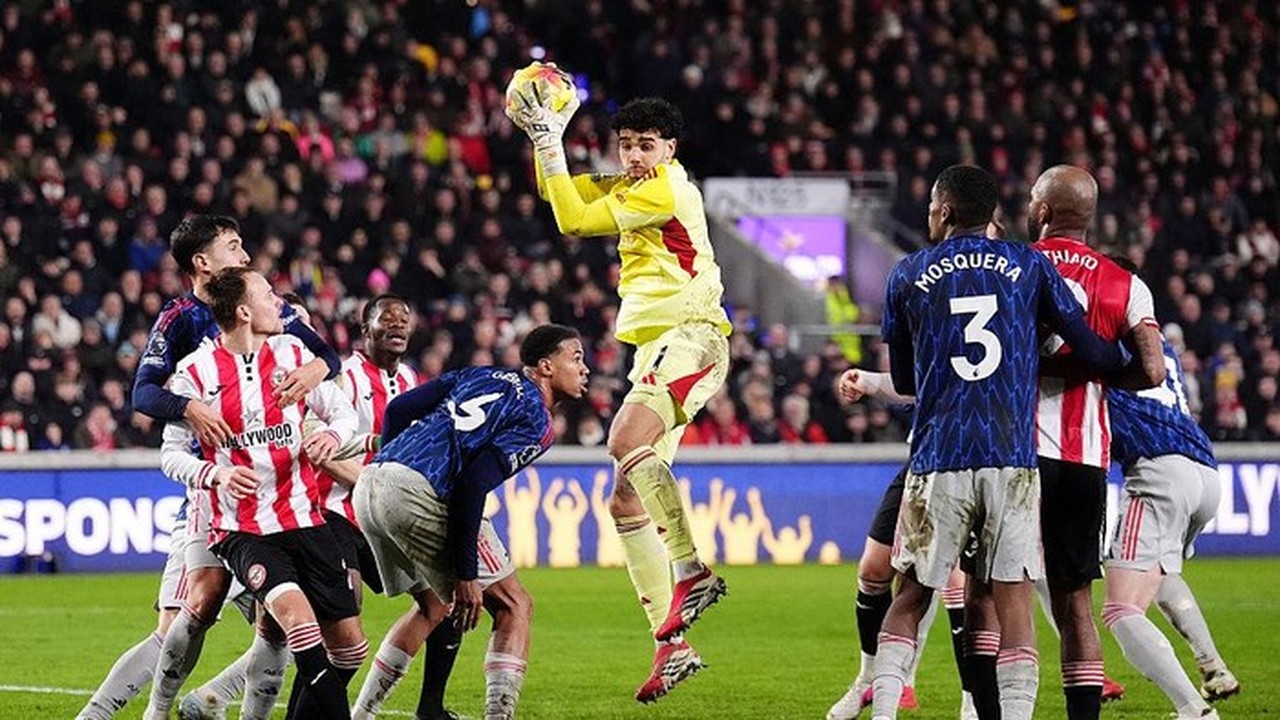 David Raya Santai Meski Jarak Poin Arsenal dengan Man City Menipis