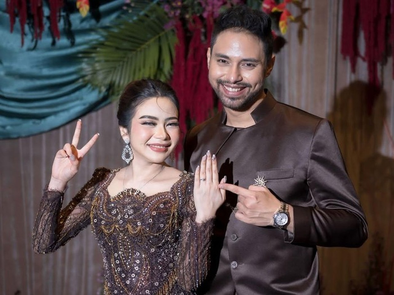 Rara LIDA dan Aladull Ungkap Perbedaan Mencolok Usai Menikah: Dari HP Hingga Kebiasaan Pagi Rara LIDA dan Aladull Ungkap Perbedaan Mencolok Usai Menikah: Dari HP Hingga Kebiasaan Pagi