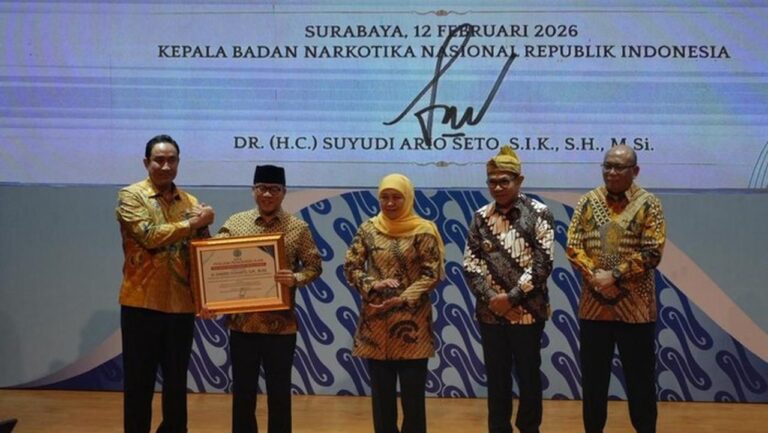 Jawa Timur Deklarasi ‘Provinsi Bersinar’, Kepala BNN: Perang Melawan Narkoba Demi Kemanusiaan Jawa Timur Deklarasi ‘Provinsi Bersinar’, Kepala BNN: Perang Melawan Narkoba Demi Kemanusiaan