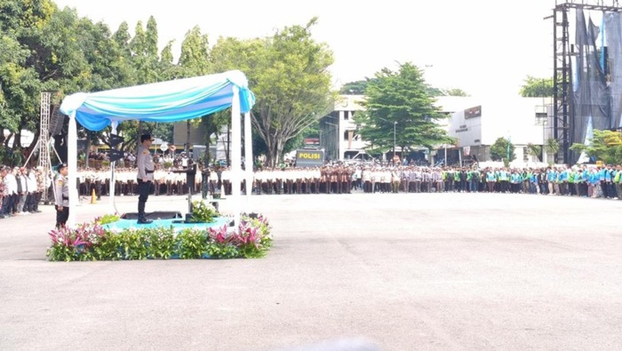Polda Metro Jaya Gelar Apel Siaga Kamtibmas Bersama Ojol dan Buruh Sambut Ramadan 1447 H
