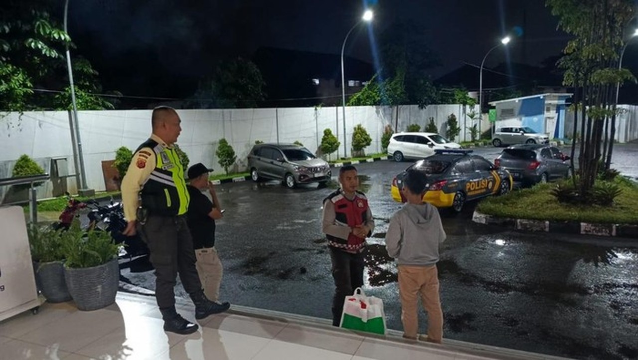 Remaja Sukabumi Terjebak di Stasiun Paledang Bogor, Polisi Beri Bantuan Tiket Pulang