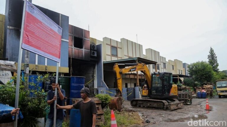 KLH Pastikan Gudang Pestisida Tangerang Selatan Bebas Bara Asap dan Bau Menyengat