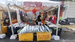 Jelang Imlek, Pedagang Bandeng di Rawa Belong Raup Omzet Rp 15 Juta dalam Seminggu