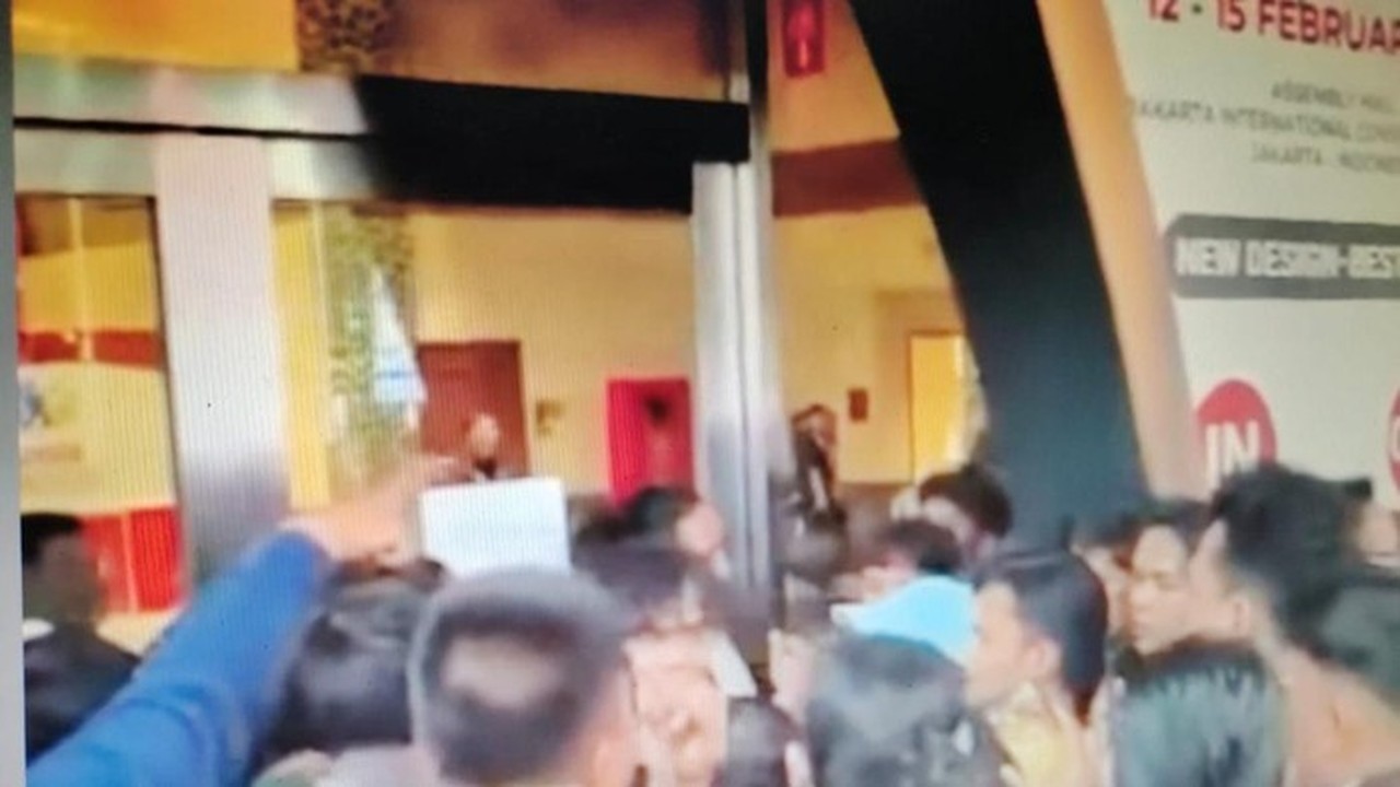 Ribuan Pengunjung Serbu Jewellery Fair JCC, Rebutan Emas Fisik di Hari Terakhir