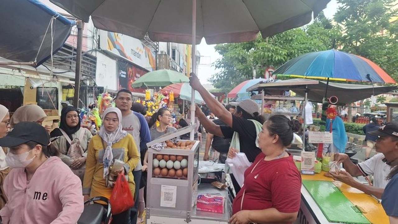 Trotoar Glodok Kembali Semrawut Akibat PKL dan Parkir Liar Pasca Penertiban