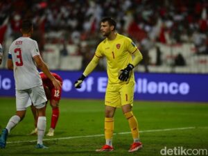 Simon Tahamata Sambut Kepindahan Maarten Paes ke Ajax: Ikut Senang Meski Belum Membaca Berita