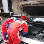 Sanca Albino Milik Warga Jaktim Ditemukan Bersembunyi di Kap Mobil