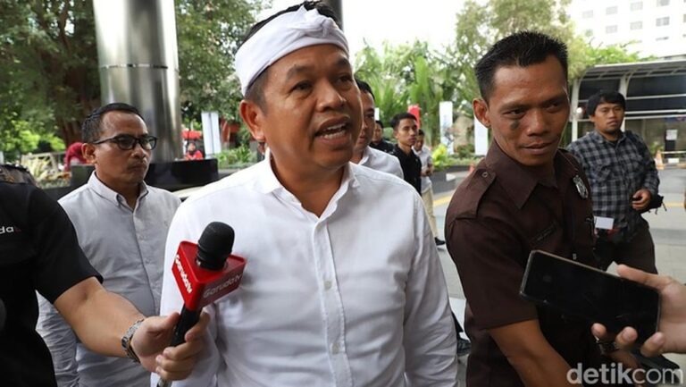 Gubernur Jabar Siap Tindak Lanjuti Arahan Prabowo soal Sampah, Spanduk, hingga Genteng