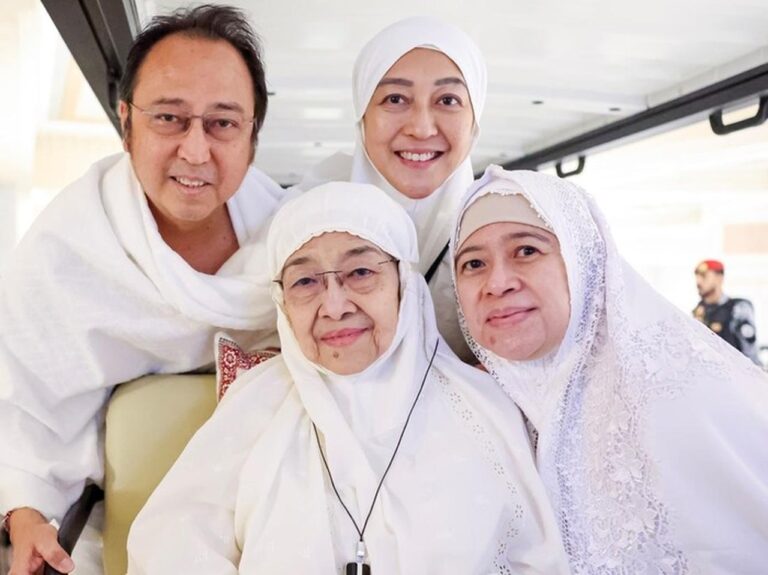 Megawati Soekarnoputri Berdoa di Tanah Suci Agar Dijauhkan dari Fitnah dan Dengki Megawati Soekarnoputri Berdoa di Tanah Suci Agar Dijauhkan dari Fitnah dan Dengki