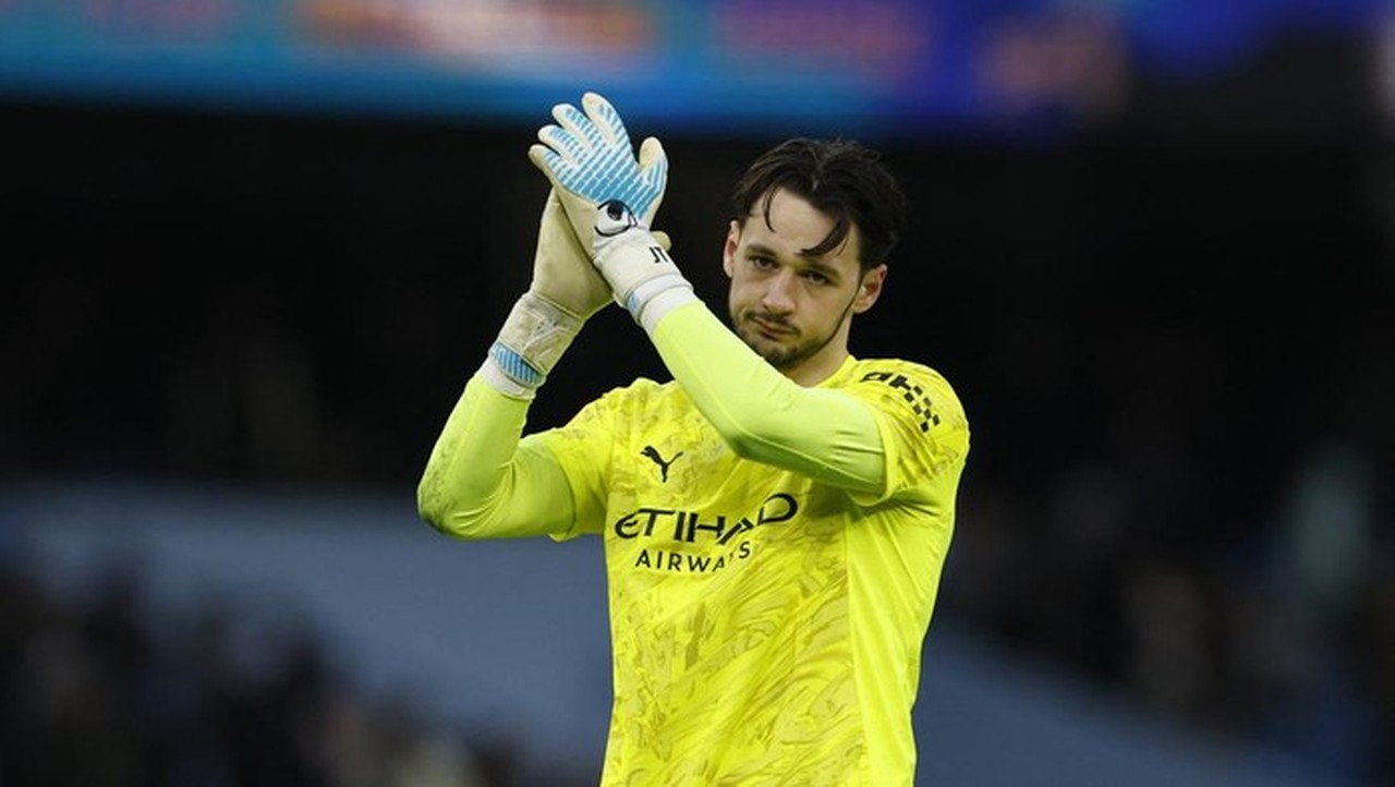 James Trafford Buktikan Kesiapan Saat Manchester City Kalahkan Salford di Piala FA