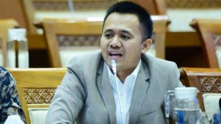 PDIP Pertanyakan Wewenang Menhan Sjafrie Bicara Pencopotan Direksi Bank Himbara