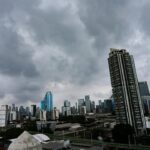 BMKG Prediksi Cuaca Ekstrem Hujan Lebat Disertai Petir Jelang dan Saat Imlek 2026